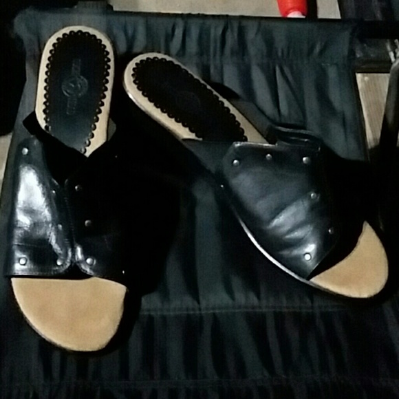 Duck Head Shoes - Duckhead women's 8 black leather sandals